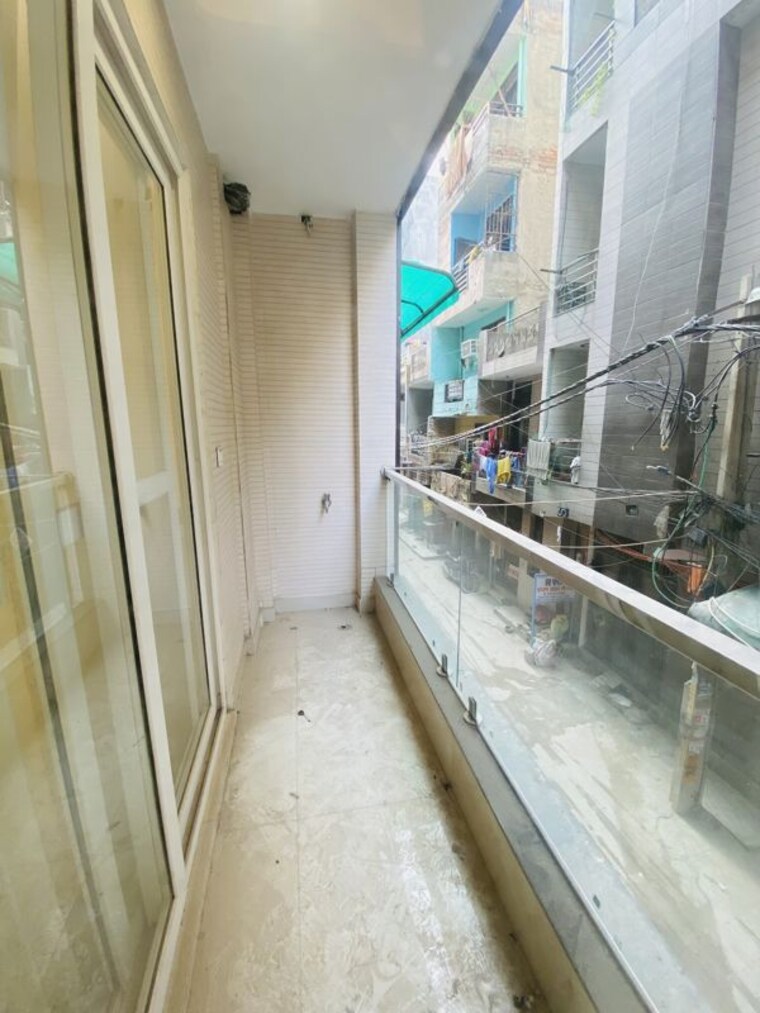 Balcony, nawada 3 Bedroom 110 Sq.Yd. Builder Floor In Nawada Delhi 10761270