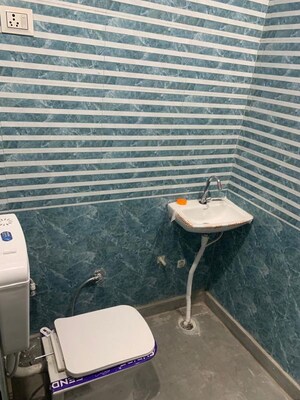 Team Area in 2 BHK Builder Floor at Uttam Nagar – for Rent