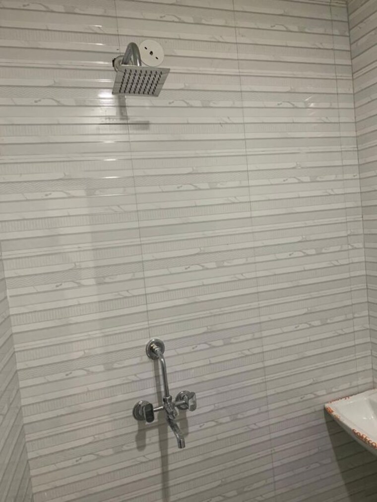 Bathroom, uttam nagar 2 Bedroom 60 Sq.Yd. Builder Floor In Uttam Nagar Delhi 10761305