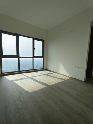 Room in 3.5 BHK Apartment at Sheth Auris Serenity Tower 3, Malad West – for Rent