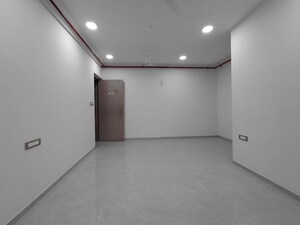 Room in 3 BHK Apartment at Sati Darshan Apartment, Malad West – for Rent