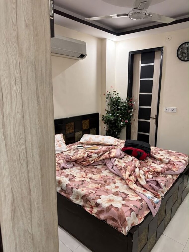 Bedroom, dwarka mor 2 Bedroom 55 Sq.Yd. Builder Floor In Dwarka Mor Delhi 10761330