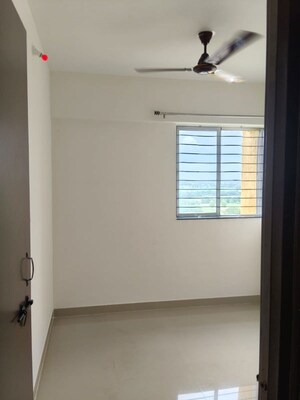 Room in 1 BHK Apartment at Magarpatta Riverview City, Loni Kalbhor – for Rent