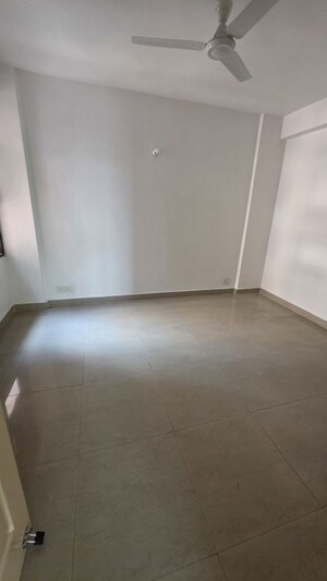Room in 4 BHK Apartment at Godrej Golf Link Villas, Sector 27 Yamuna Expressway – for Sale