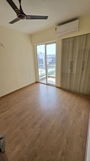 Room in 4 BHK Apartment at Godrej Golf Link Villas, Sector 27 Yamuna Expressway – for Sale