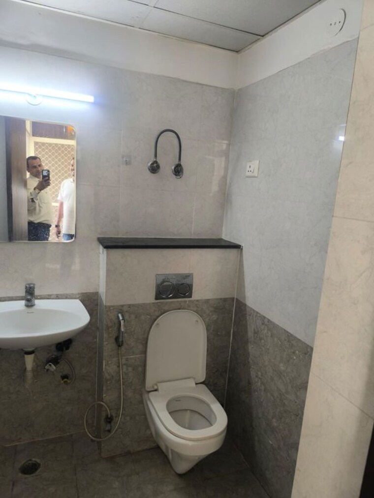 Bathroom, jm-orchid 2 Bedroom 1147 Sq.Ft. Apartment In Sector 76 Noida 10761345