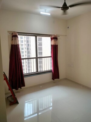 Room in 2 BHK Apartment at Kalpataru Srishti, Mira Road – for Rent