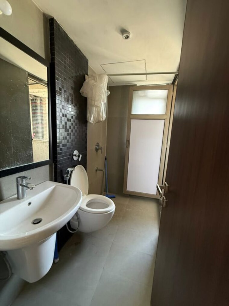 Bathroom, lodha-splendora 1 Bedroom 550 Sq.Ft. Apartment In Ghodbunder Road Thane 10760715
