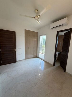 Room in 3 BHK Apartment at Smart World Orchard, Sector 61 – for Rent