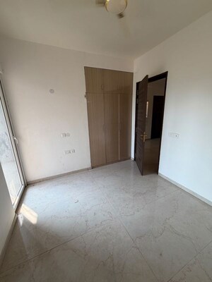 Room in 3 BHK Apartment at Smart World Orchard, Sector 61 – for Rent