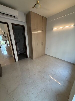 Room in 3 BHK Apartment at Smart World Orchard, Sector 61 – for Rent