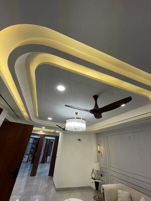 Room in 5 BHK Builder Floor at Vaishali – for Rent