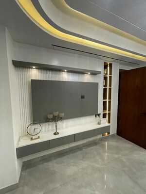 Room in 5 BHK Builder Floor at Vaishali – for Rent