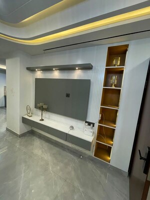 Room in 5 BHK Builder Floor at Vaishali – for Rent