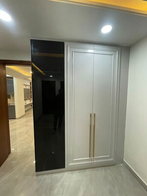Room in 5 BHK Builder Floor at Vaishali – for Rent
