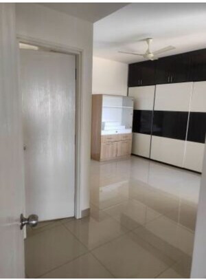 Room in 3 BHK Apartment at Mantri Webcity, Hennur Road – for Rent