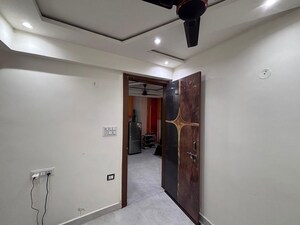 Room in 2 BHK Builder Floor at Dwarka Mor – for Rent