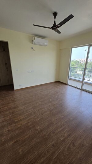 Room in 4 BHK Villa at Godrej Golf Link Villas, Sector 27 Yamuna Expressway – for Rent