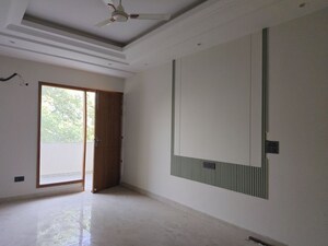 Room in 4 BHK Builder Floor at Sector 37 – for Sale