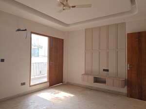 Room in 4 BHK Builder Floor at Sector 37 – for Sale