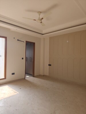 Room in 4 BHK Builder Floor at Sector 37 – for Sale