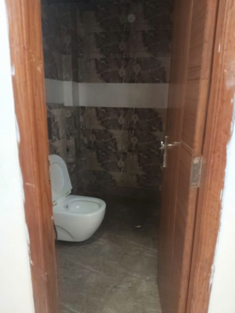 Bathroom, sector 41 2 Bedroom 1200 Sq.Ft. Builder Floor In Sector 41 Noida 10761402