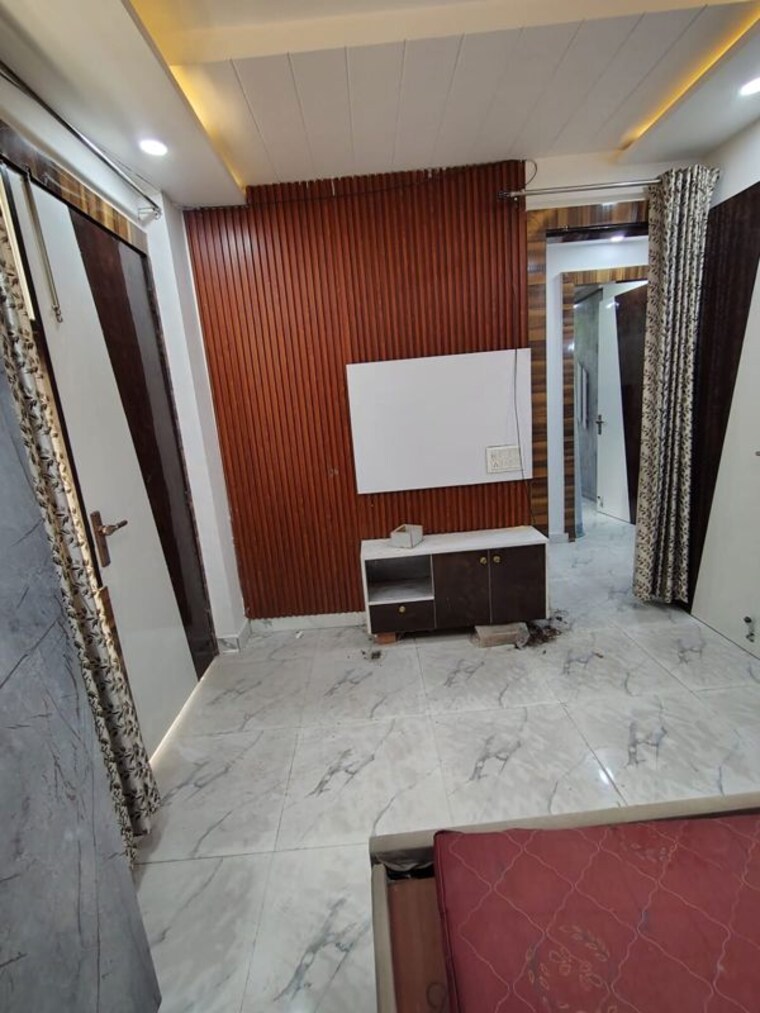 Bathroom, dwarka mor 3 Bedroom 25000 Sq.Yd. Builder Floor In Dwarka Mor Delhi 10761403