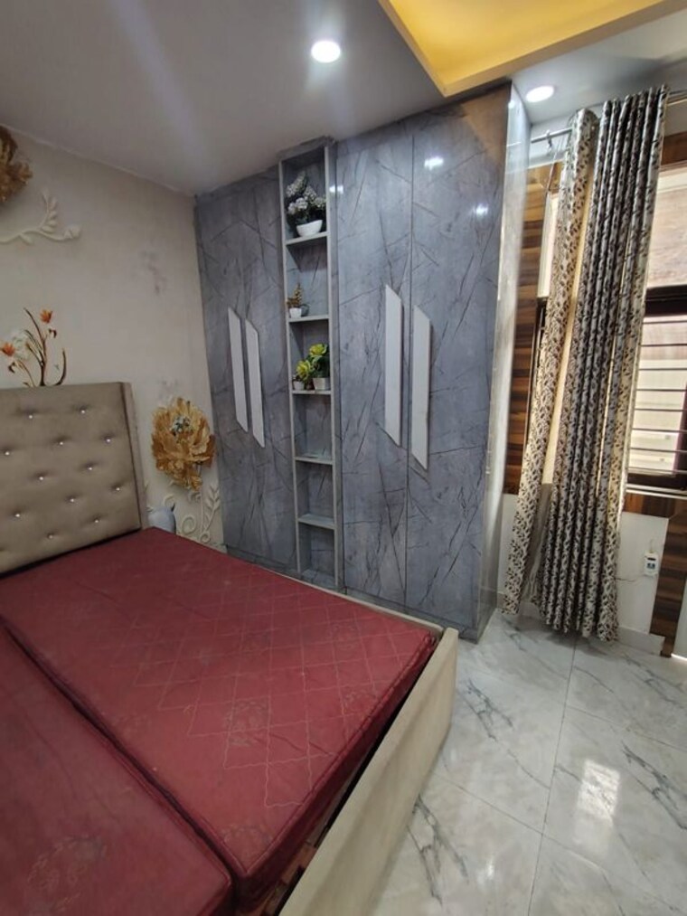 Room, dwarka mor 3 Bedroom 25000 Sq.Yd. Builder Floor In Dwarka Mor Delhi 10761403