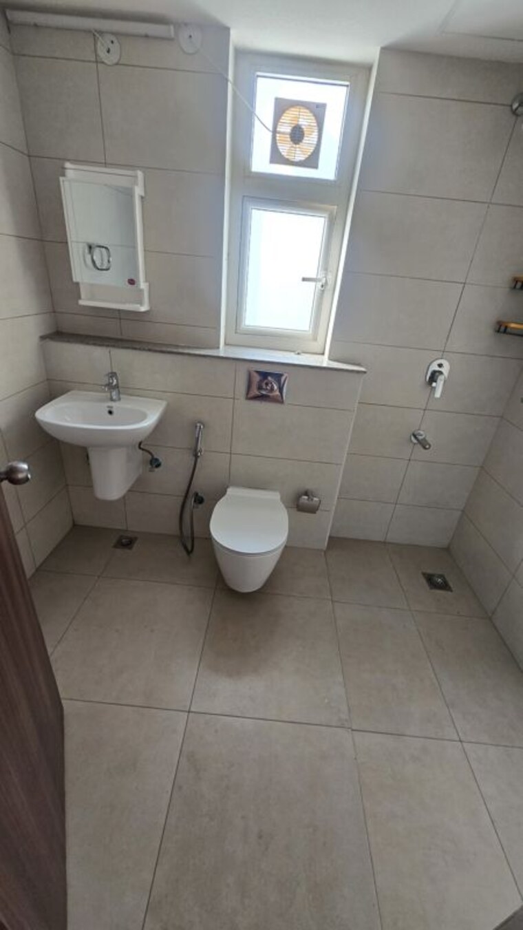 Bathroom, godrej-golf-link-villas 4 Bedroom 2359 Sq.Ft. Villa In Sector 27 Yamuna Expressway Greater Noida 10761415