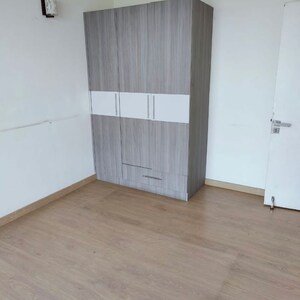 Room in 3 BHK Apartment at Emaar Palm Gardens, Sector 83 – for Rent