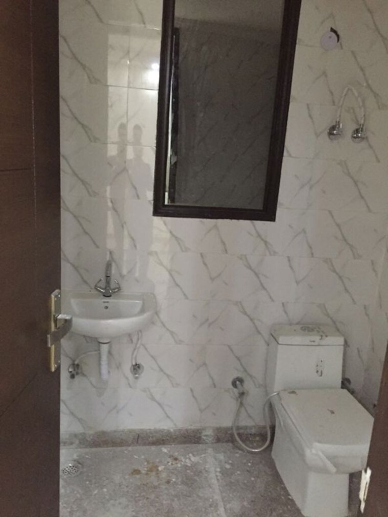 Bathroom, chattarpur 2 Bedroom 900 Sq.Ft. Builder Floor In Chattarpur Delhi 10761400