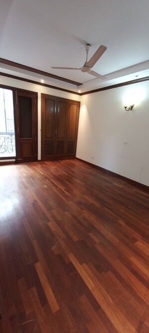 Room in 4 BHK Builder Floor at Vasant Vihar – for Rent