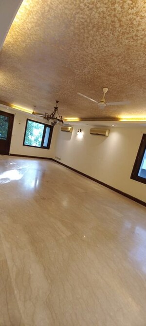 Room in 4 BHK Builder Floor at Vasant Vihar – for Rent
