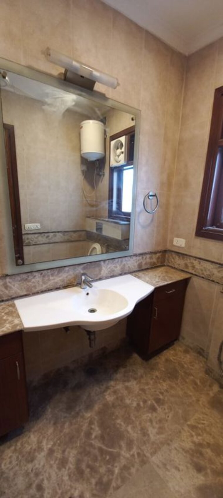 Bathroom, vasant vihar 4 Bedroom 600 Sq.Yd. Builder Floor In Vasant Vihar Delhi 10761458