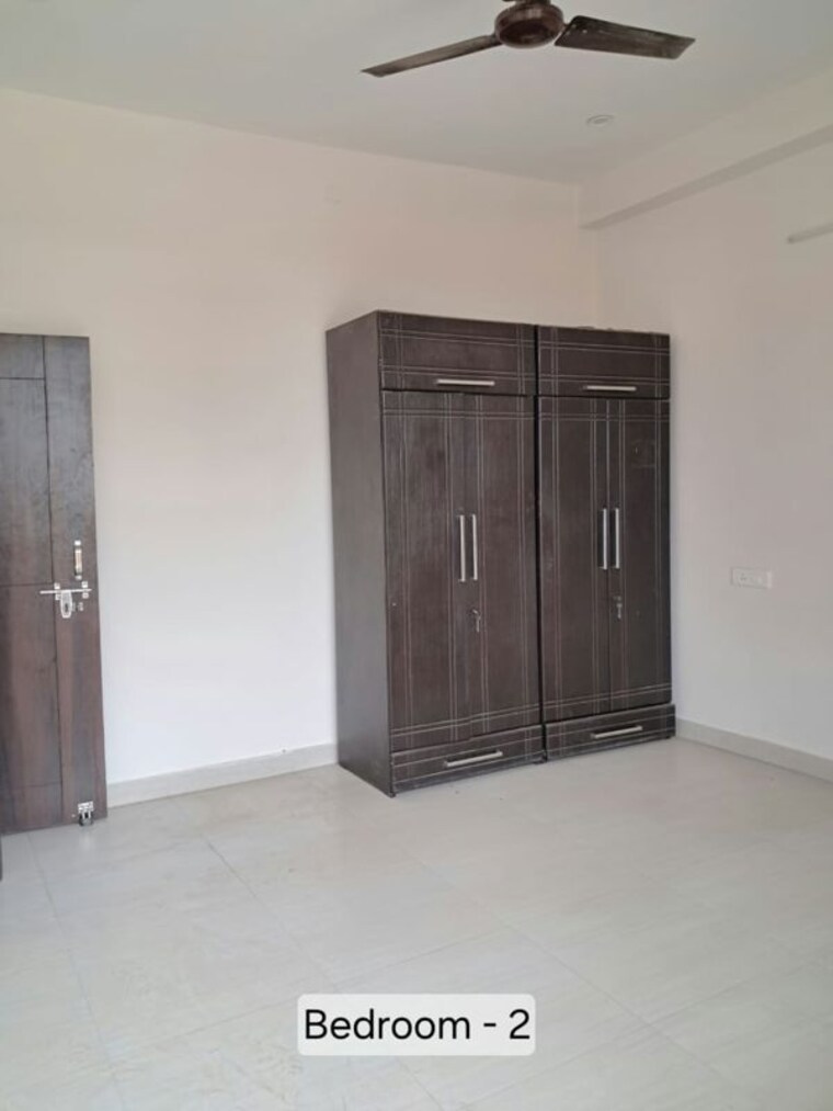 Room, sector 42 3 Bedroom 265 Sq.Yd. Builder Floor In Sector 42 Gurgaon 10761473