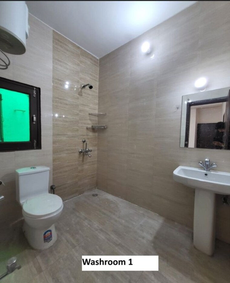 Bathroom, sector 42 3 Bedroom 265 Sq.Yd. Builder Floor In Sector 42 Gurgaon 10761473