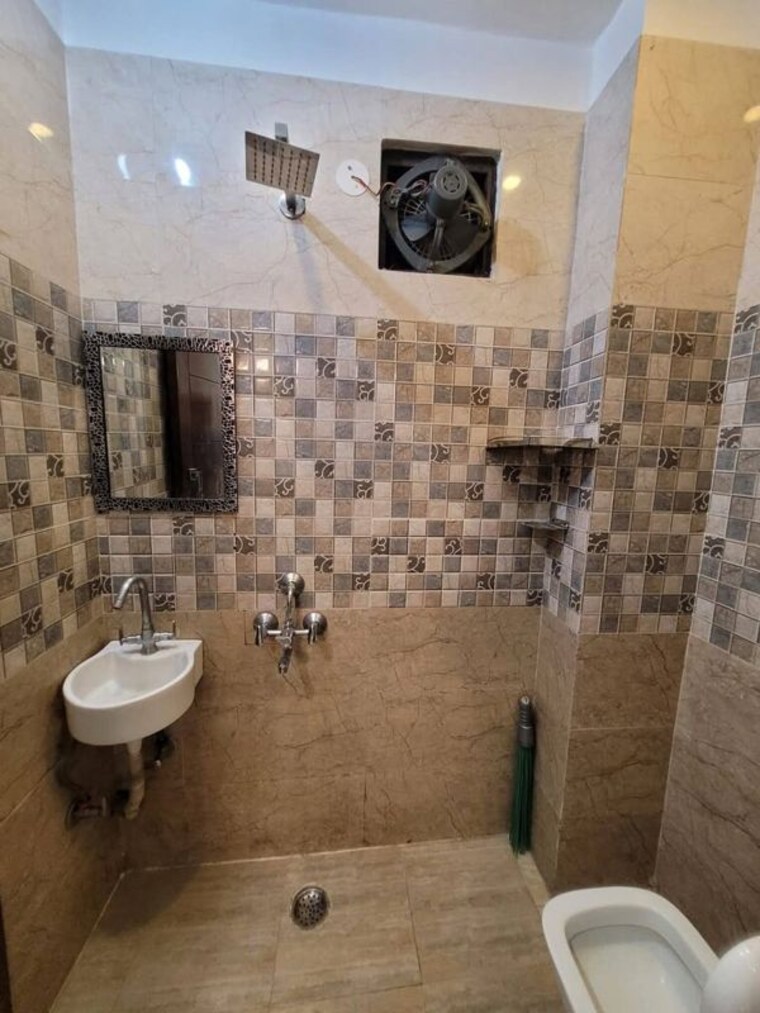 Bathroom, saket 1 Bedroom 600 Sq.Ft. Builder Floor In Saket Delhi 10761494