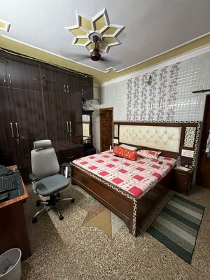 Bedroom in 2 BHK Builder Floor at Sector 17 – for Rent