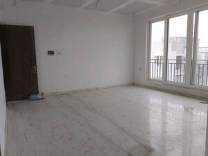 Room in 2 BHK Apartment at Sion West – for Sale