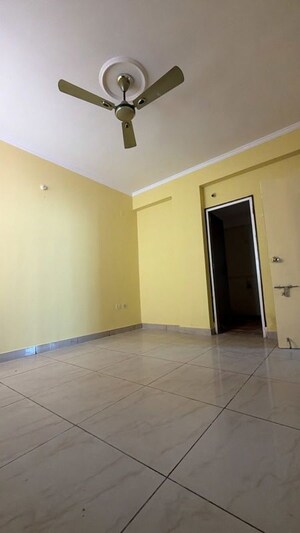 Room in 3 BHK Apartment at Morabadi – for Rent