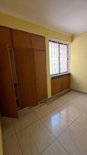 Room in 3 BHK Apartment at Morabadi – for Rent