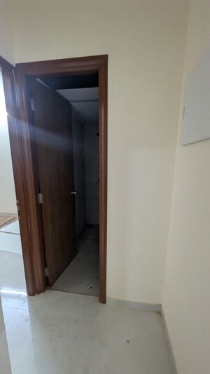 Room in 1 BHK Apartment at Siddha Sky, Sion – for Rent