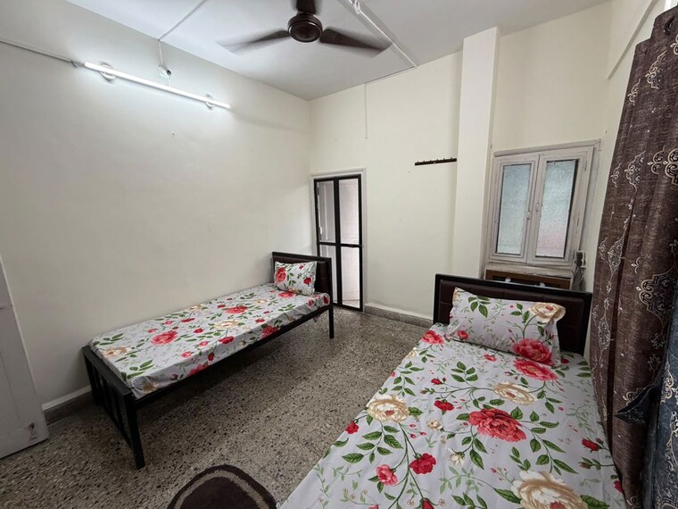 Bedroom, thane west Pg For Boys In Thane West 10761570