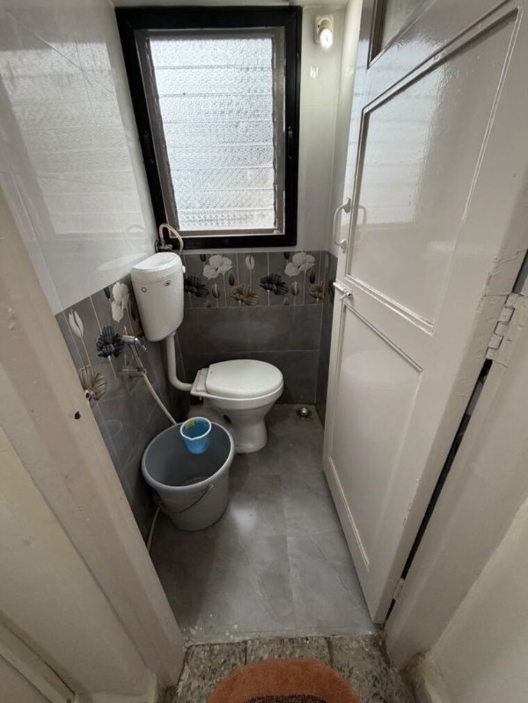 Bathroom, thane west Pg For Boys In Thane West 10761570