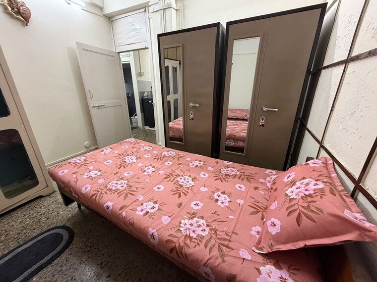 Bedroom, thane west Pg For Boys In Thane West 10761570