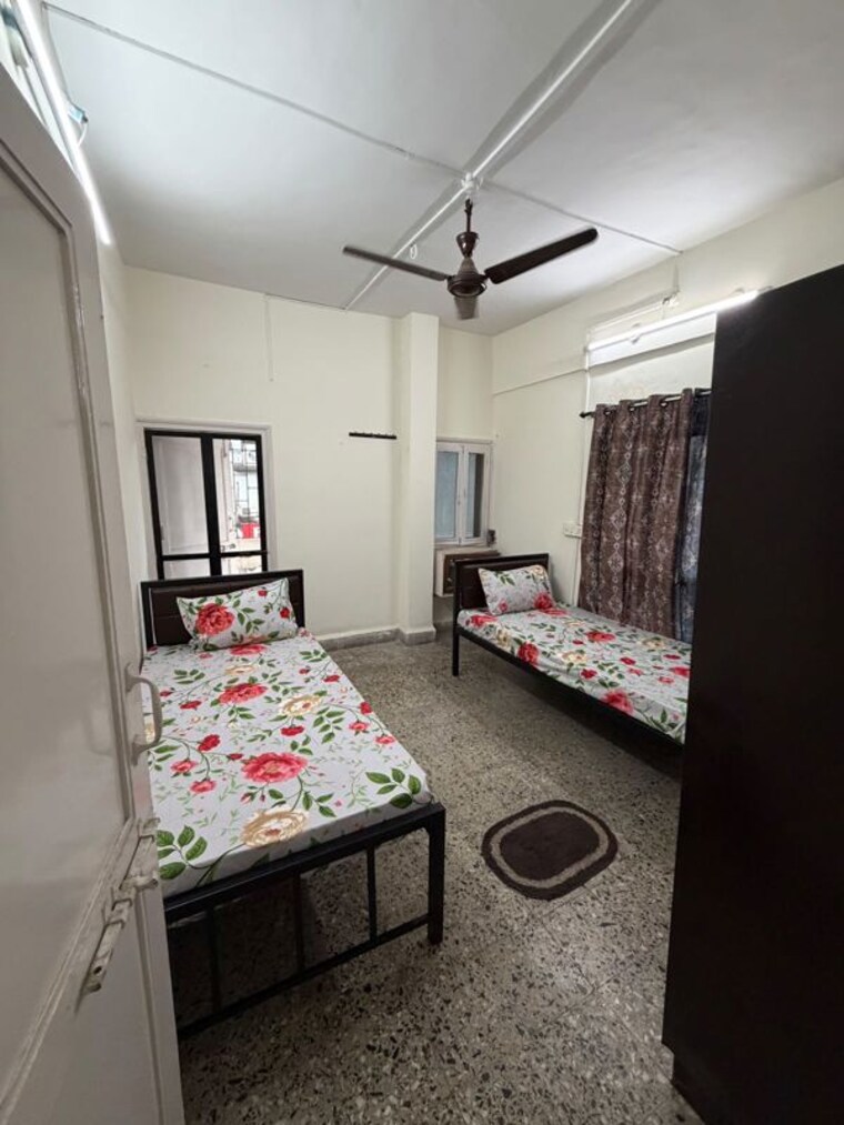 Bedroom, thane west Pg For Boys In Thane West 10761570