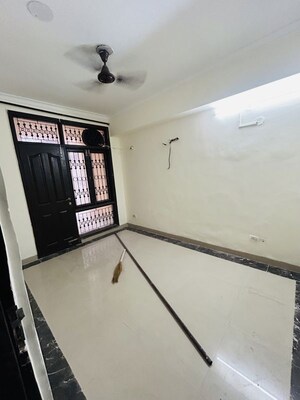 Room in 2 BHK Builder Floor at Sector 57 – for Rent