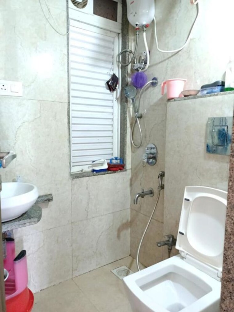 Bathroom, spenta-alta-vista 2 Bedroom 724 Sq.Ft. Apartment In Chembur Mumbai 10761600