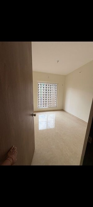 Room in 2 BHK Apartment at Dosti Tulip, Balkum Pada – for Rent