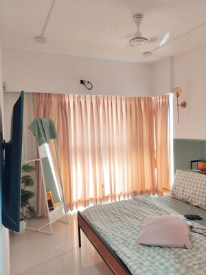 Room in 2 BHK Apartment at UK Iridium, Kandivali East – for Rent